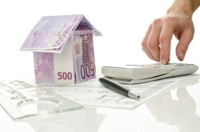 Modello di casa fatto con euro