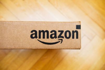 pacco con logo Amazon