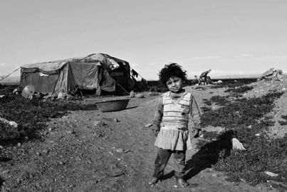 bambino in un campo profughi