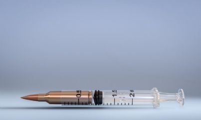 siringa con proiettile per eventi avversi vaccino