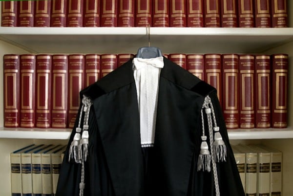 Avvocati: perché portano la toga nera?