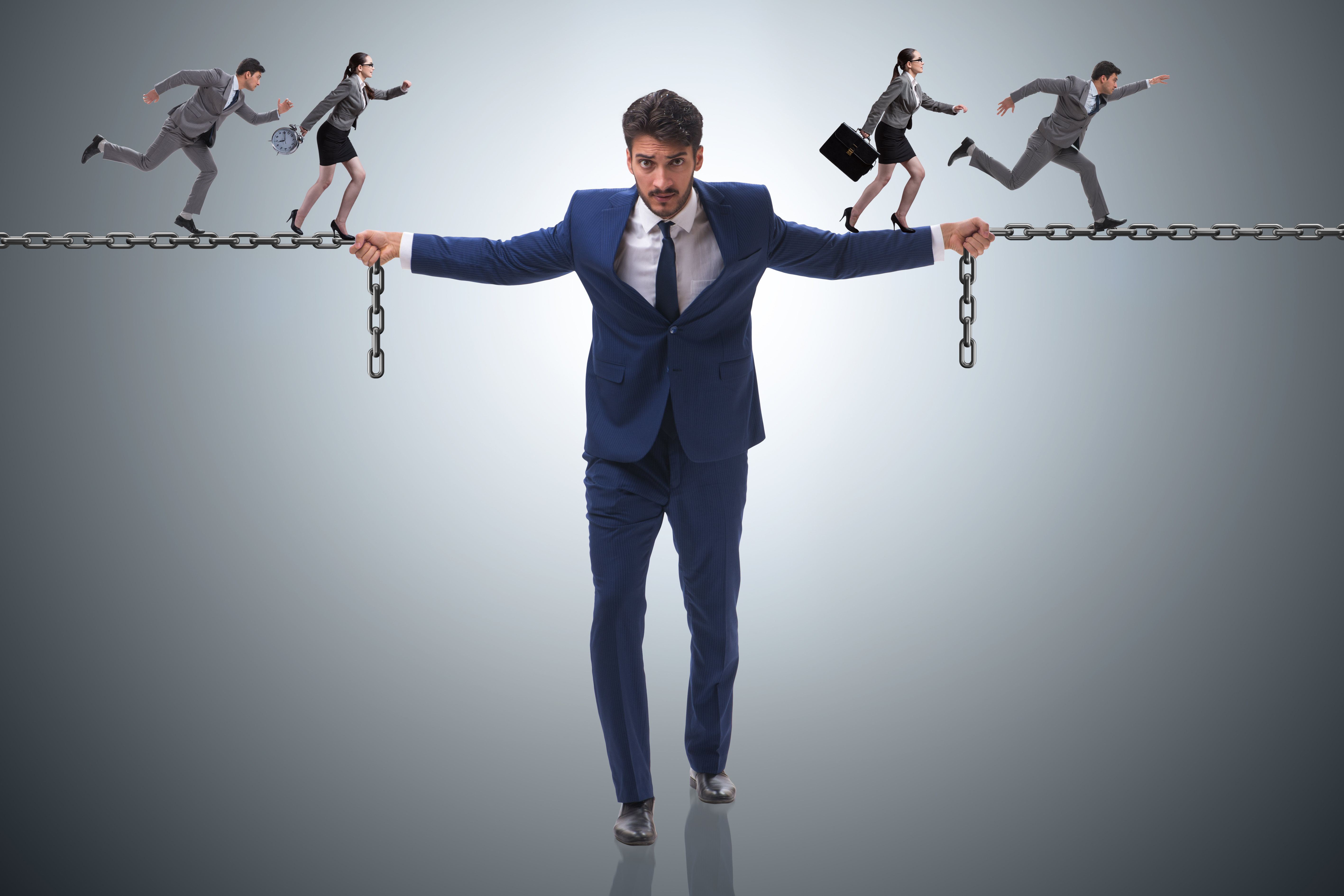 Человек держит цепь. Бизнес цепочка иллюстрация. Человек держащий цепи. Цепь намотанная на руку. Оковы.