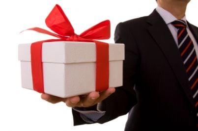 Vendita Regali Di Natale Riciclati.Regali Non Graditi Come Venderli Online Senza Partita Iva